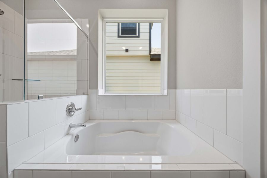 1052 Lilly Lane - Mansfield - Owner's Bath 1052 Lilly Lane - Mansfield - Owner's Bath