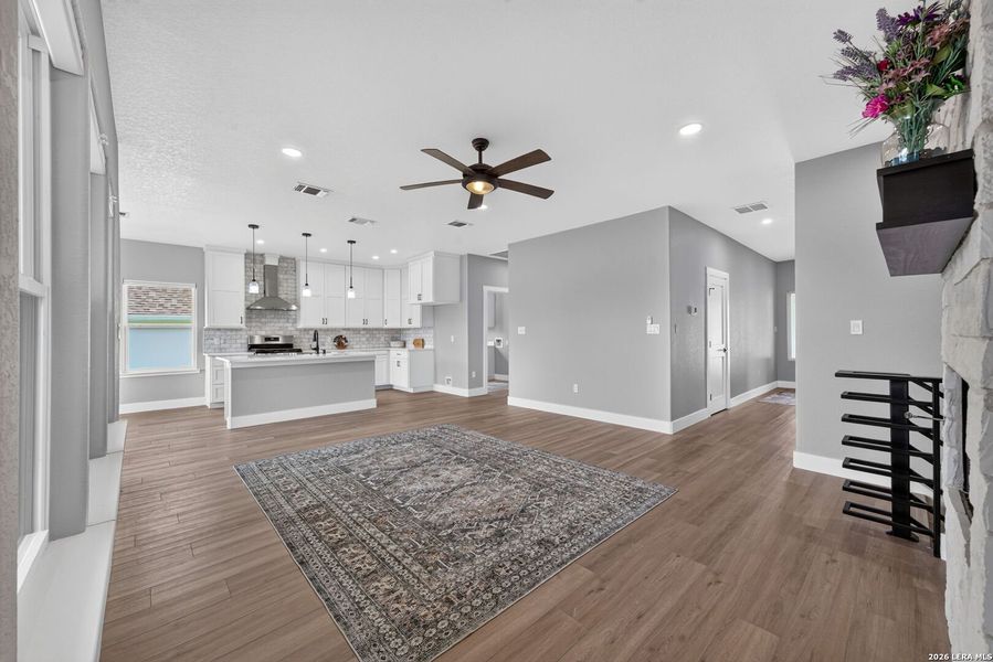 Spacious, unfurnished interior of a new home in , Kerrville (Image 24).