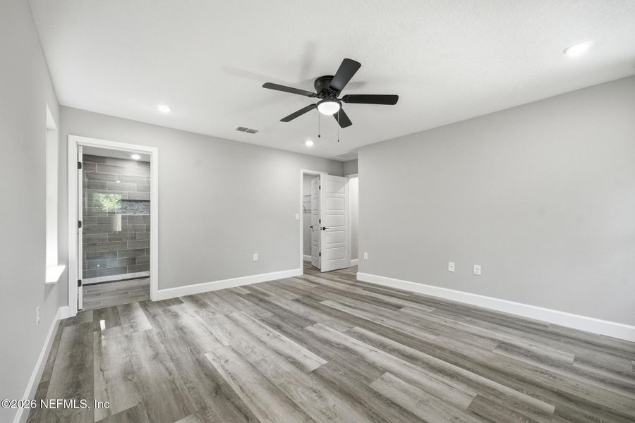 Spacious, unfurnished interior of a new home in , Jacksonville (Image 15).