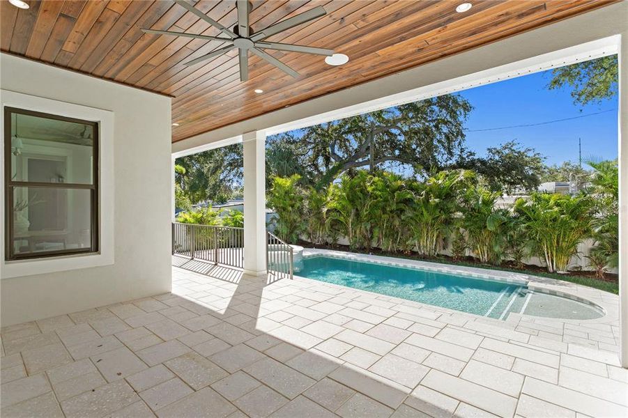 Exterior details and patio area of a home in , Tampa (Image 3).