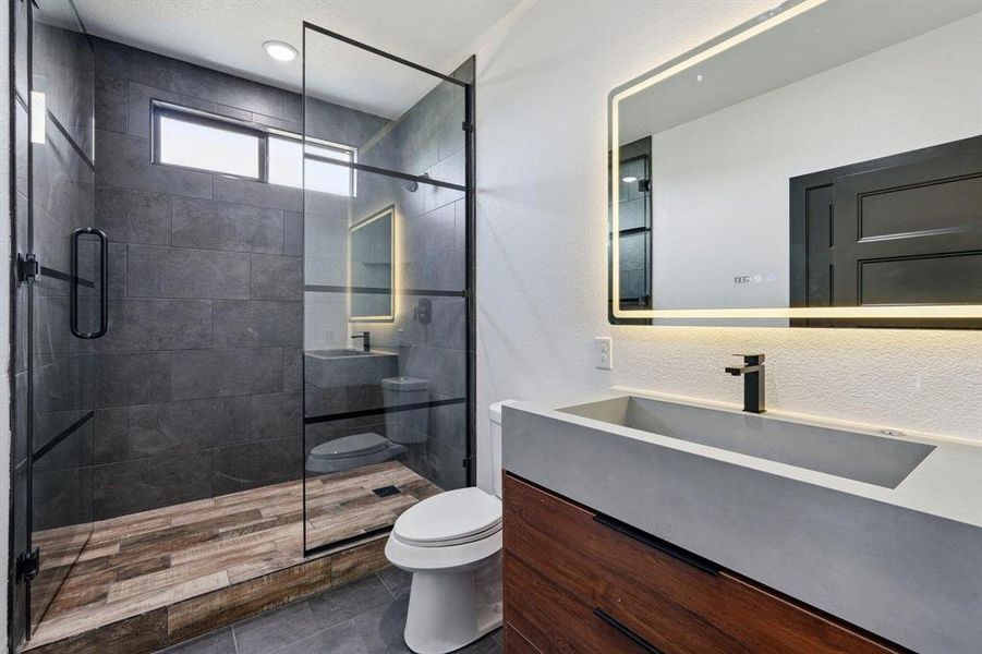 Furnished interior view inside a new home in , Cedar Hill (Image 9).