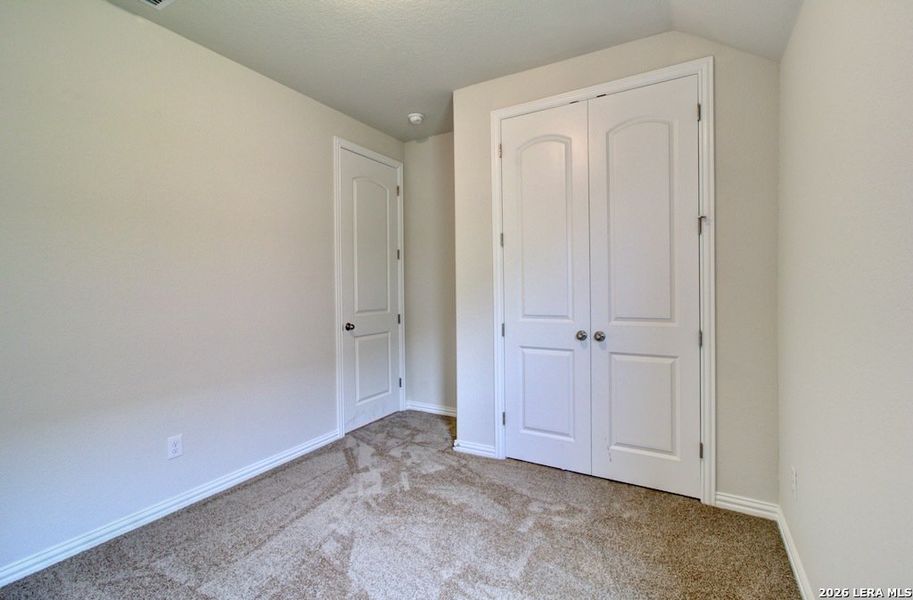Spacious, unfurnished interior of a new home in Stream Waters, Seguin (Image 17).