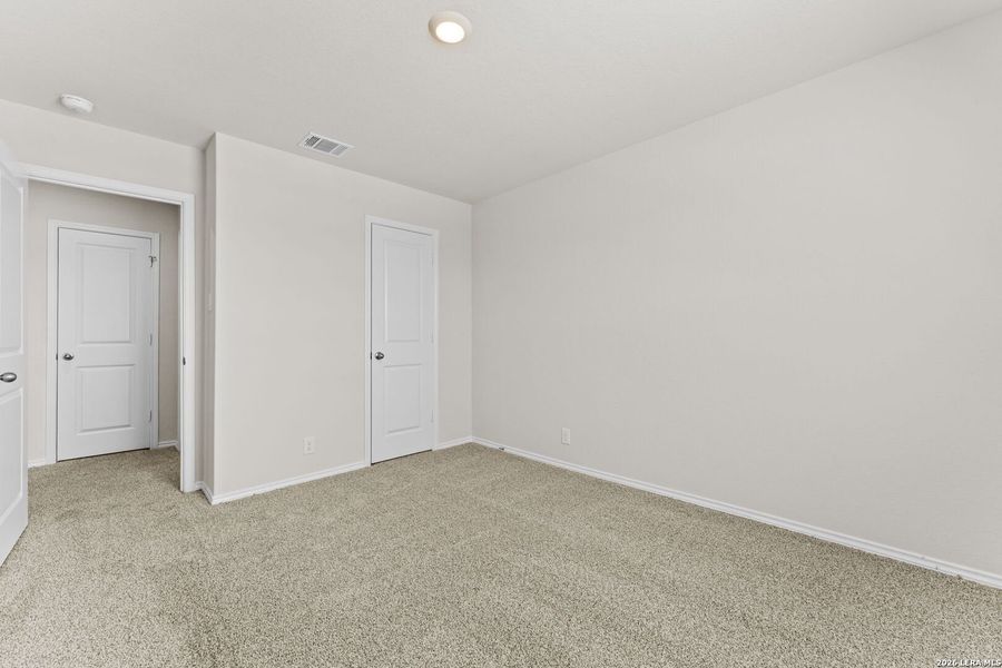 Spacious, unfurnished interior of a new home in Redbird Ranch, San Antonio (Image 28).