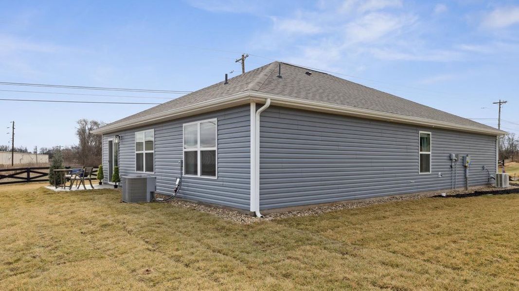 Representative exterior details of a home built from the Freeport by D.R. Horton in Belhaven, Knoxville (Image 3).