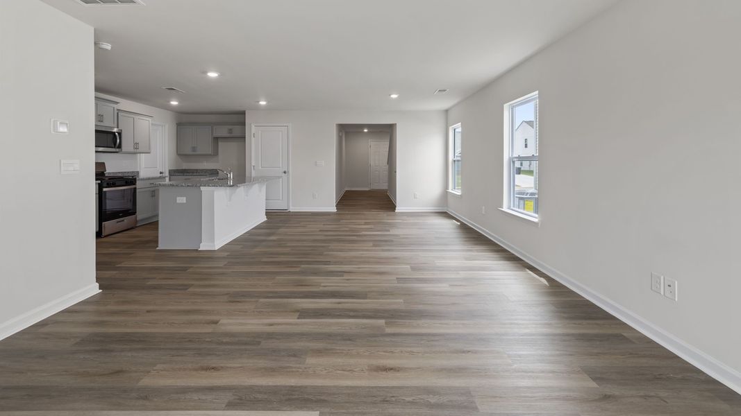 Spacious, unfurnished interior of a new home in Cedar Gap, Fountain Inn (Image 18).