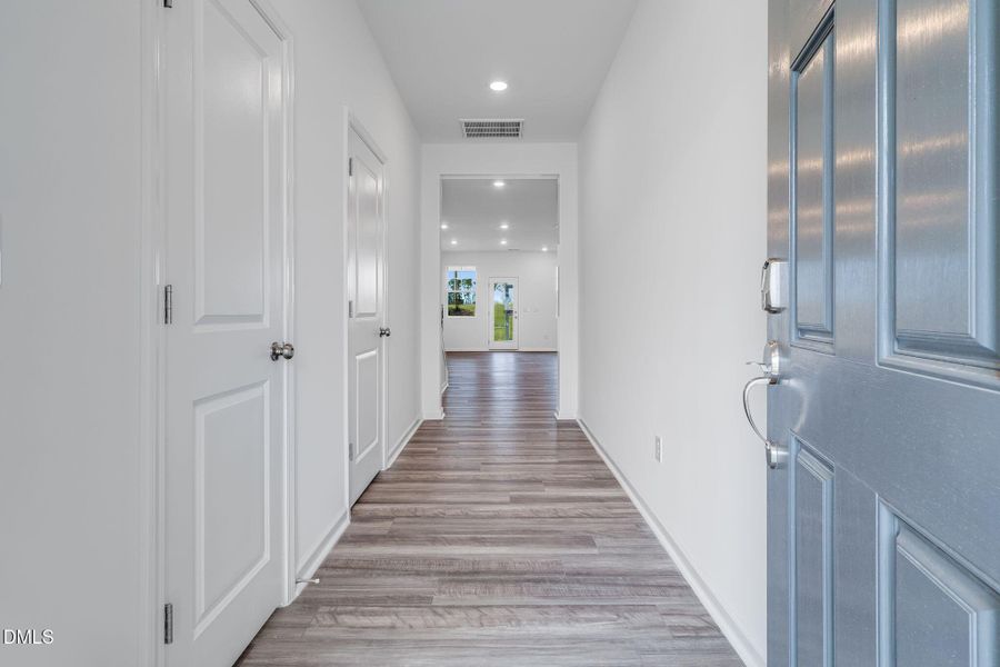 SUN_Everlee_Pic_CarsonII_QMI_237_Foyer_1