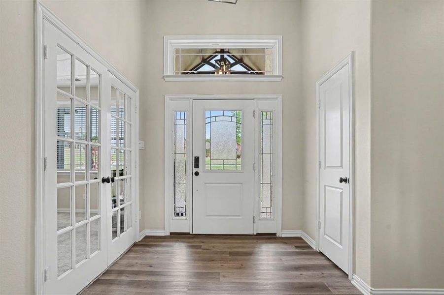 Entrance foyer  - Eastern Exposure