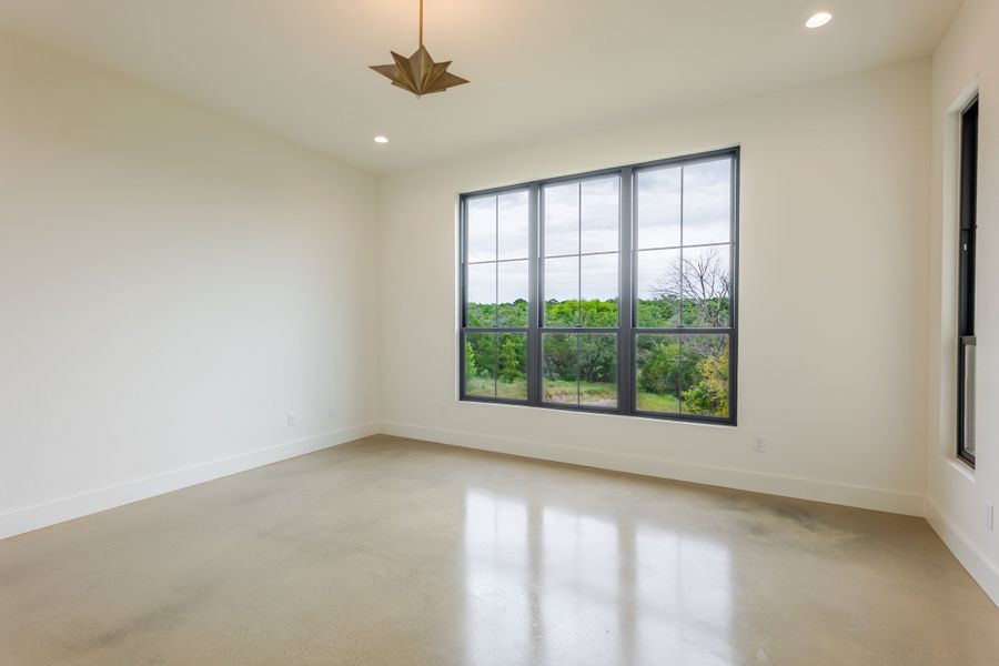 Spacious, unfurnished interior of a new home in Eagles Bluff, Weatherford (Image 36).