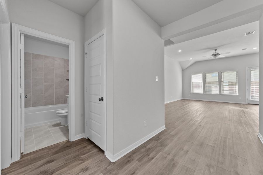 Representative unfurnished interior of a home built from the Lancaster by Cambridge Homes in Tinsley Meadows, Van Alstyne (Image 14). Representative unfurnished interior of a home built from the Lancaster by Cambridge Homes in Tinsley Meadows, Van Alstyne (Image 14).