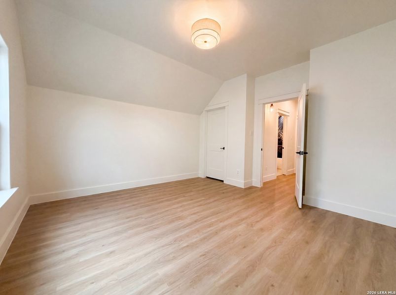 Spacious, unfurnished interior of a new home in , San Antonio (Image 13).