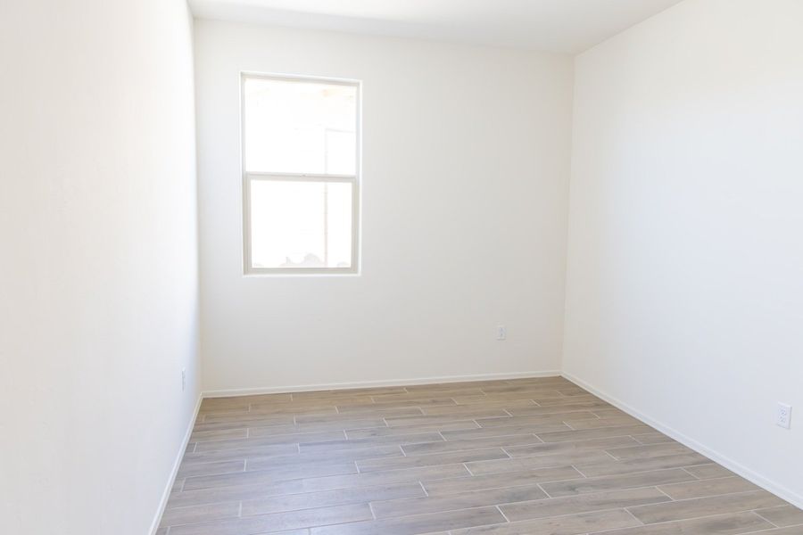 Spacious, unfurnished interior of a new home in Entrada Del Pueblo at Rancho Sahuarita, Sahuarita (Image 6).