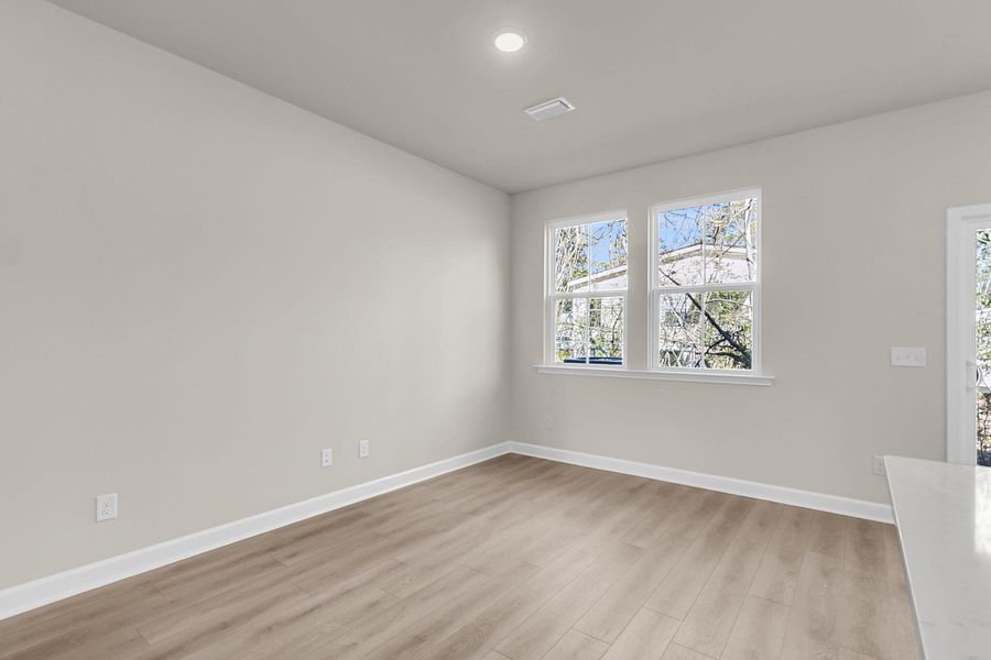 Spacious, unfurnished interior of a new home in , Summerville (Image 22).