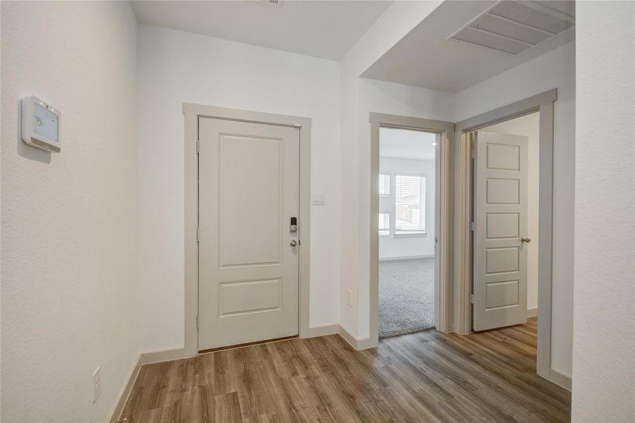 Spacious, unfurnished interior of a new home in , Rosharon (Image 24).