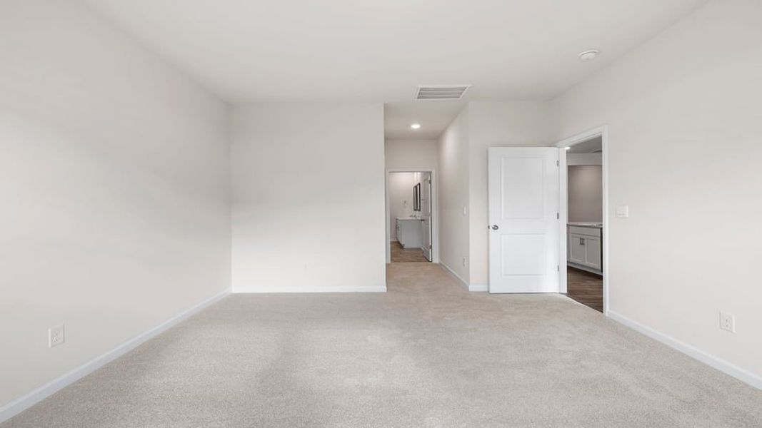 Spacious, unfurnished interior of a new home in Durbin Meadows Traditions, Fountain Inn (Image 28).