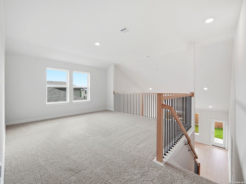 Spacious, unfurnished interior of a new home in Saddle Creek Ranch, Cibolo (Image 12).