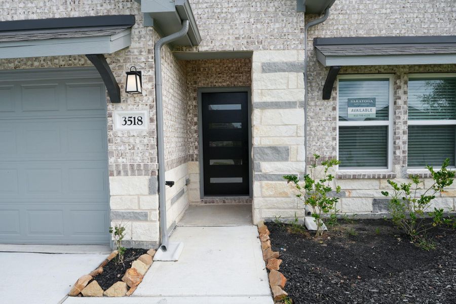 Exterior details and patio area of a home in Foxtail Palms, Manvel (Image 23).