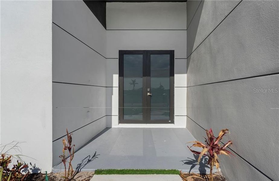 Exterior details and patio area of a home in , Cape Coral (Image 3).