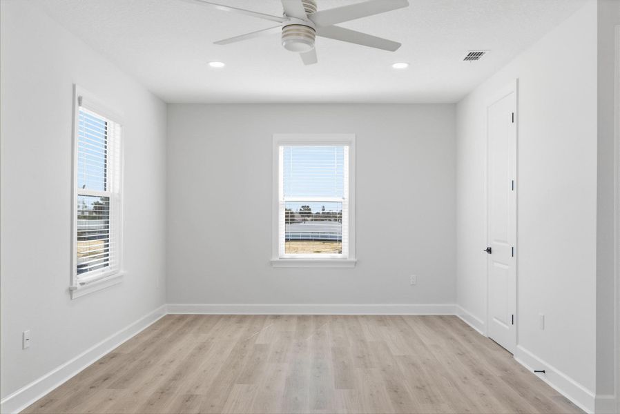 Spacious, unfurnished interior of a new home in Beachview Cove, Ormond Beach (Image 51).