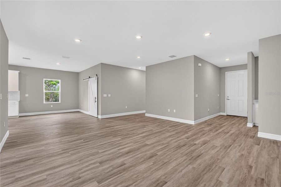 Spacious, unfurnished interior of a new home in , Eustis (Image 25).