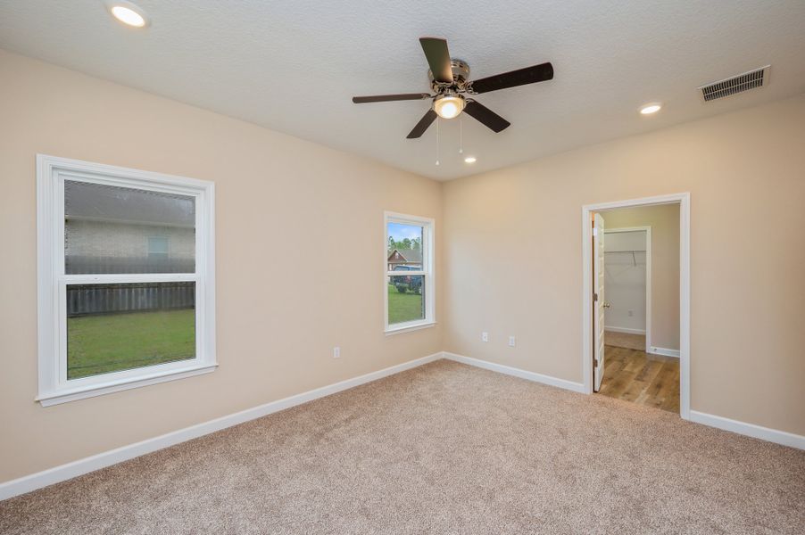 Representative unfurnished interior of a home built from the Jackson by CJL Homes in Oak Hollow, Crestview (Image 19).