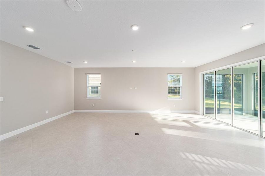Spacious, unfurnished interior of a new home in , Ocala (Image 40).