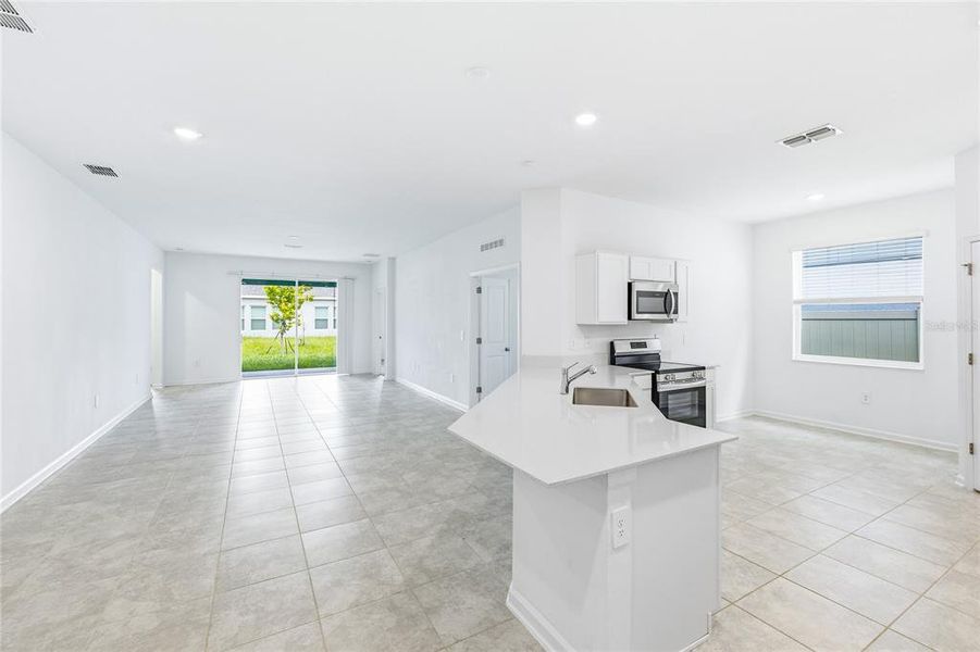 Furnished interior view inside a new home in Peace Creek Reserve, Winter Haven (Image 9).