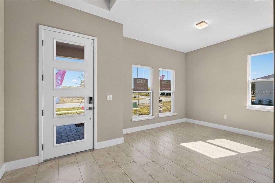 Spacious, unfurnished interior of a new home in Gray Hawk at Hole Two, Daytona Beach (Image 27).