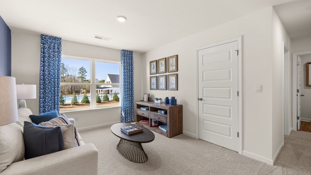 Representative furnished interior of a home built from the Hayden by D.R. Horton in Kingston Ranch at Lake Oconee, Buckhead (Image 19).