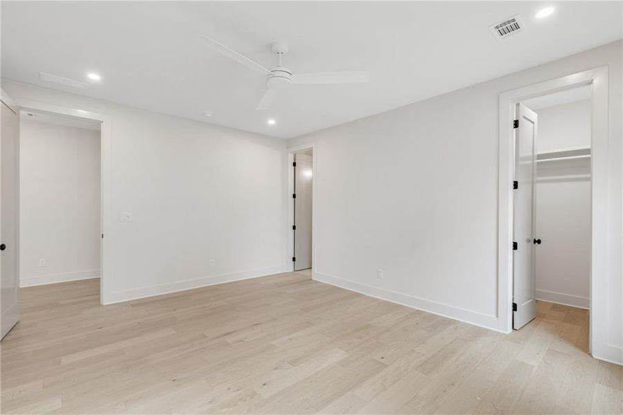 Spacious, unfurnished interior of a new home in , Atlanta (Image 43).