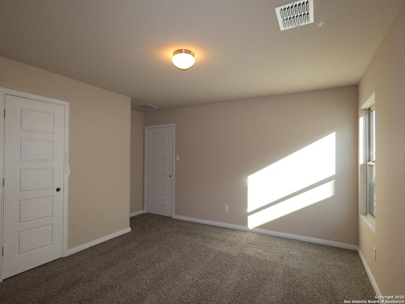 Spacious, unfurnished interior of a new home in Winding Brook, San Antonio (Image 20). Spacious, unfurnished interior of a new home in Winding Brook, San Antonio (Image 20).