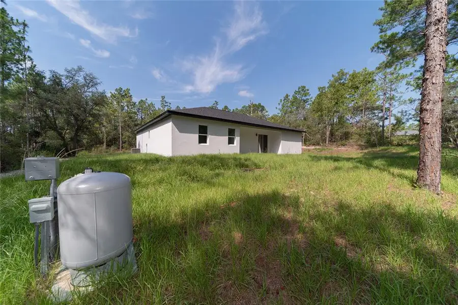 Exterior details and patio area of a home in , Dunnellon (Image 27). Exterior details and patio area of a home in , Dunnellon (Image 27).