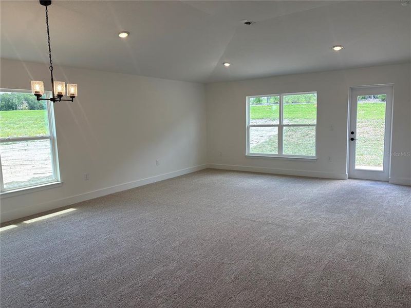 Spacious, unfurnished interior of a new home in Arbor Park, Leesburg (Image 9).