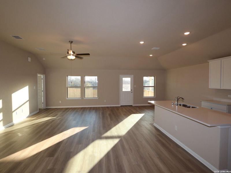 Spacious, unfurnished interior of a new home in Greenspoint Heights, Seguin (Image 23).
