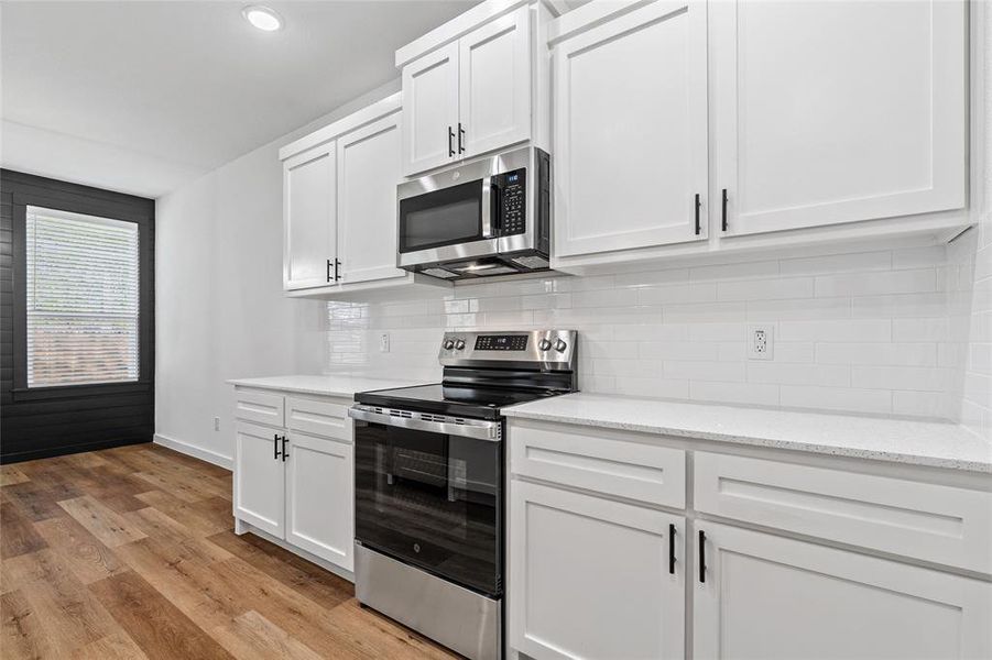 Furnished interior view inside a new home in , Celeste (Image 13).