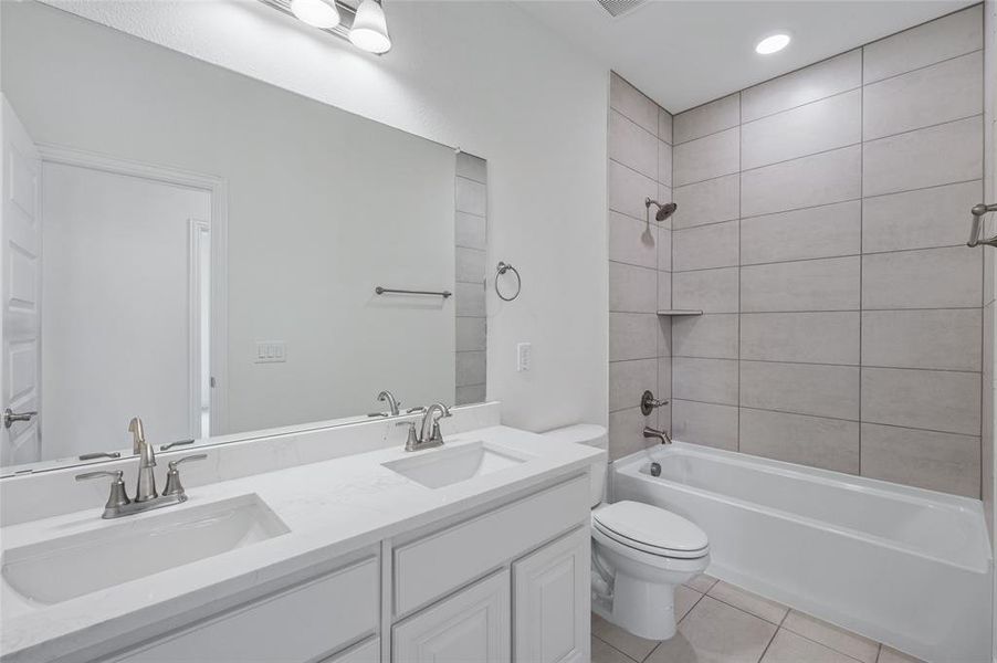 Furnished interior view inside a new home in Stone River Glen, Royse City (Image 15).