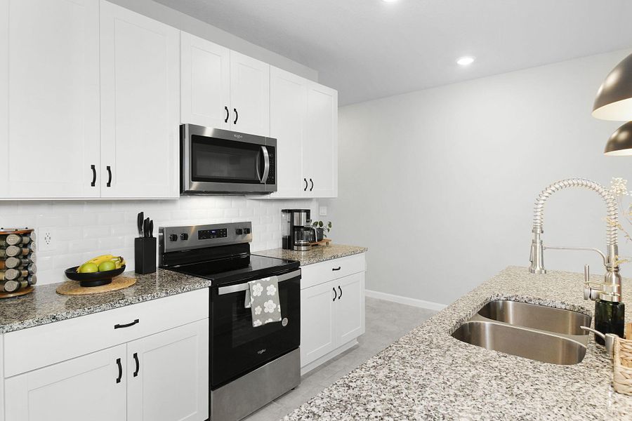 Image 33 of a home in Edgewater Pointe.