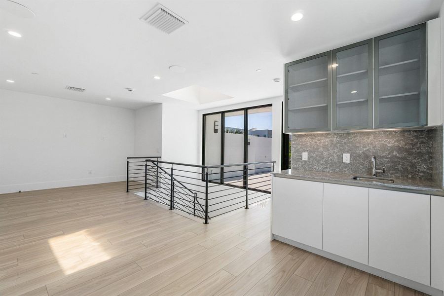 Spacious, unfurnished interior of a new home in , Delray Beach (Image 19).