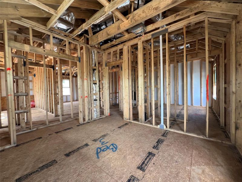 Spacious, unfurnished interior of a new home in Rolling Glen, Hutto (Image 32).