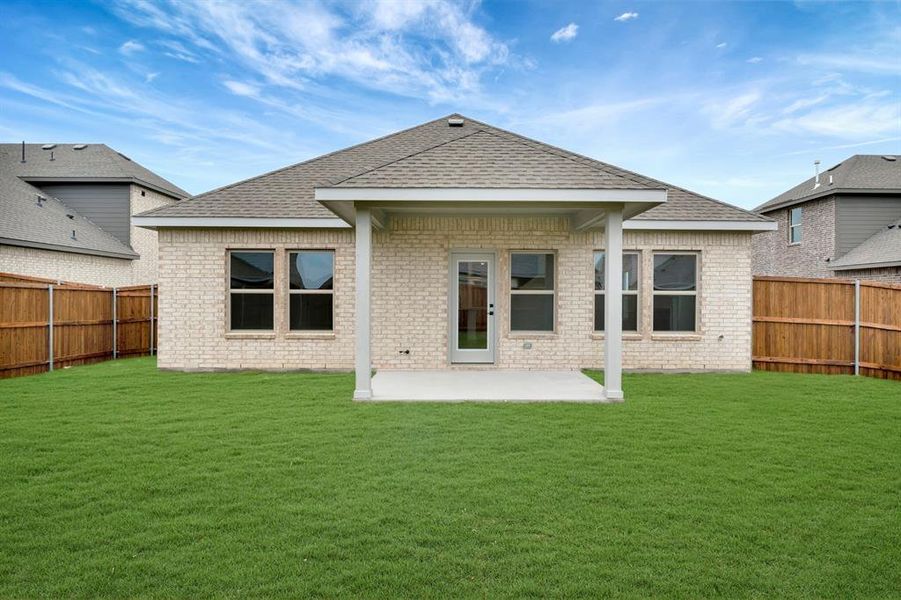 Exterior details and patio area of a home in Rolling Ridge, Van Alstyne (Image 2). Exterior details and patio area of a home in Rolling Ridge, Van Alstyne (Image 2).