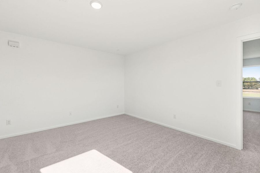 Spacious, unfurnished interior of a new home in Montgomery Bend, Montgomery (Image 15).