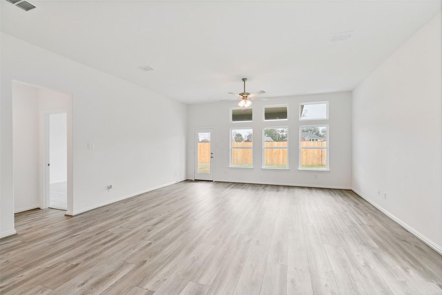 Spacious, unfurnished interior of a new home in Ellis Cove, Seabrook (Image 23).