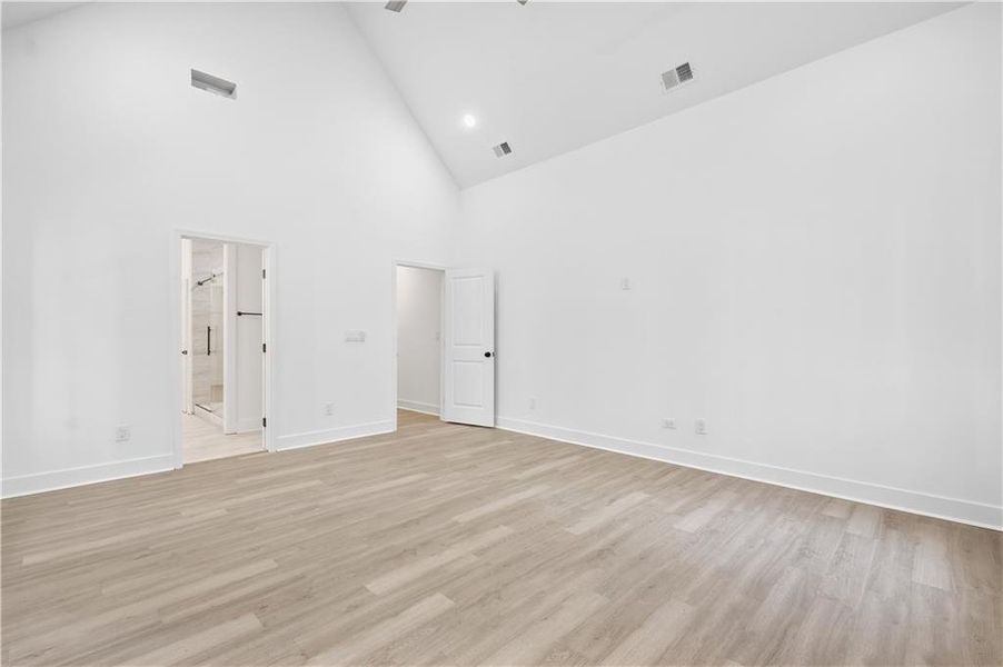 Spacious, unfurnished interior of a new home in , Commerce (Image 11).