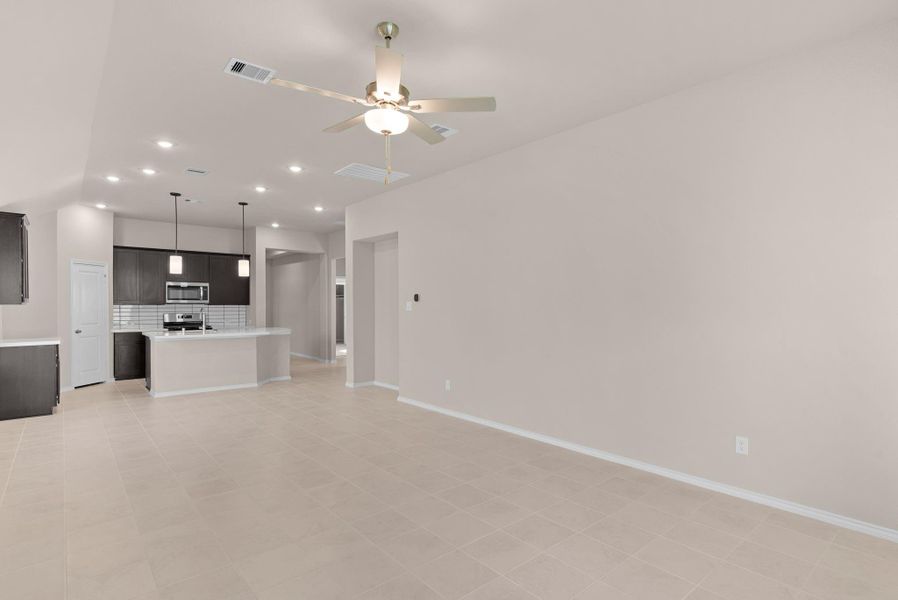 Spacious, unfurnished interior of a new home in The Trails 40', New Caney (Image 18).
