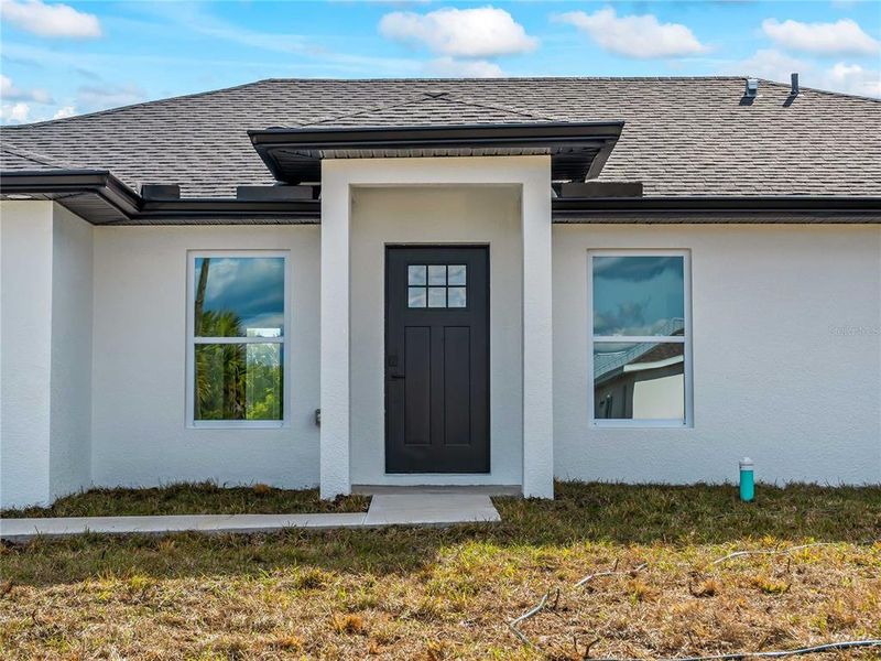 Exterior details and patio area of a home in , Port Charlotte (Image 40).