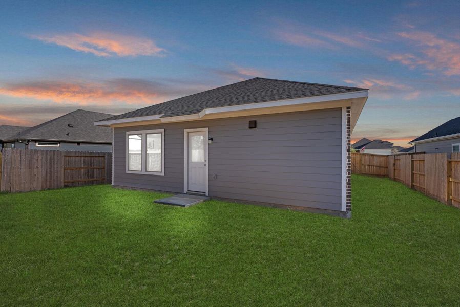 Exterior details and patio area of a home in Laurel Landing, Alvin (Image 3).