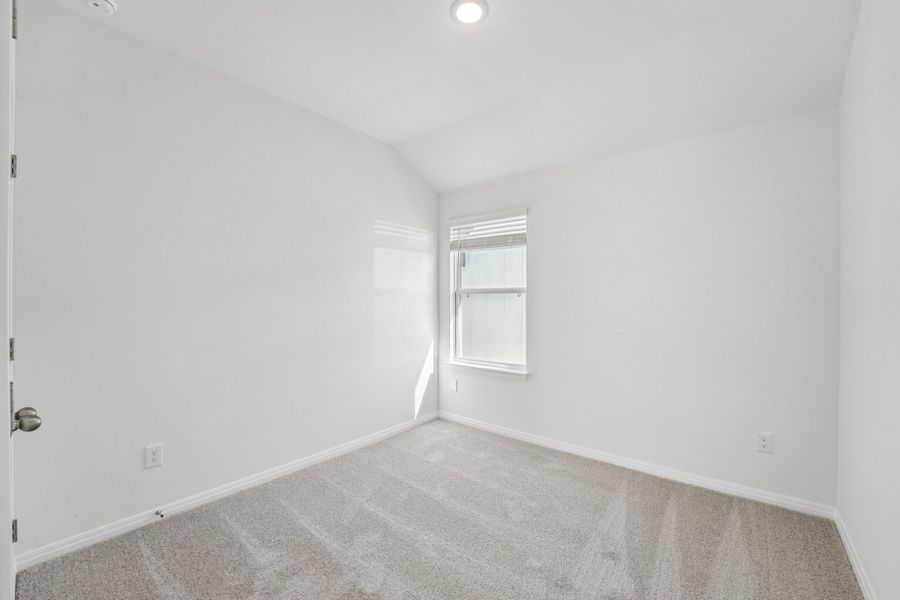 Spacious, unfurnished interior of a new home in Porter Country, Buda (Image 14).