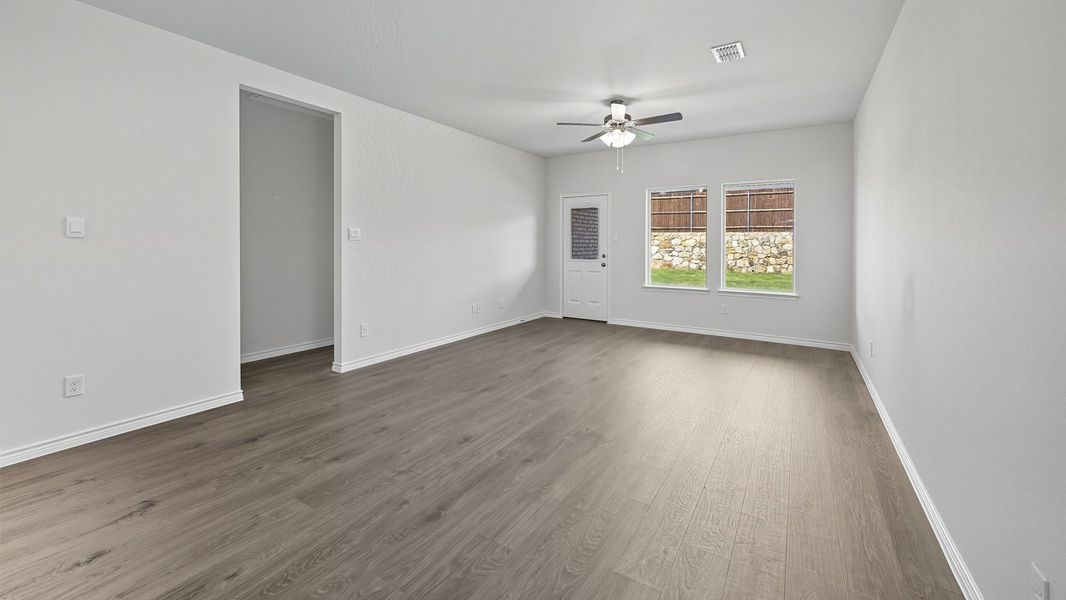 Spacious, unfurnished interior of a new home in Winchester Crossing, Princeton (Image 5).