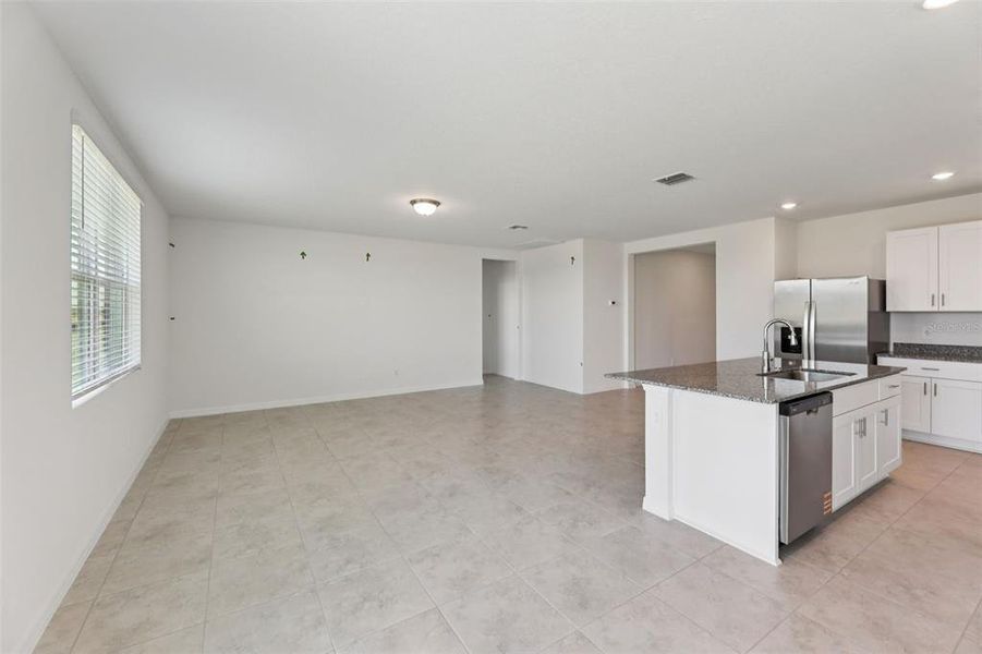 Spacious, unfurnished interior of a new home in Crosswinds - Signature Series, Haines City (Image 19).