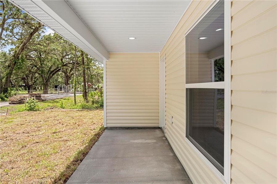 Exterior details and patio area of a home in , Brooksville (Image 3).