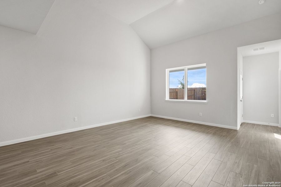 Spacious, unfurnished interior of a new home in Timber Creek, San Antonio (Image 22). Spacious, unfurnished interior of a new home in Timber Creek, San Antonio (Image 22).